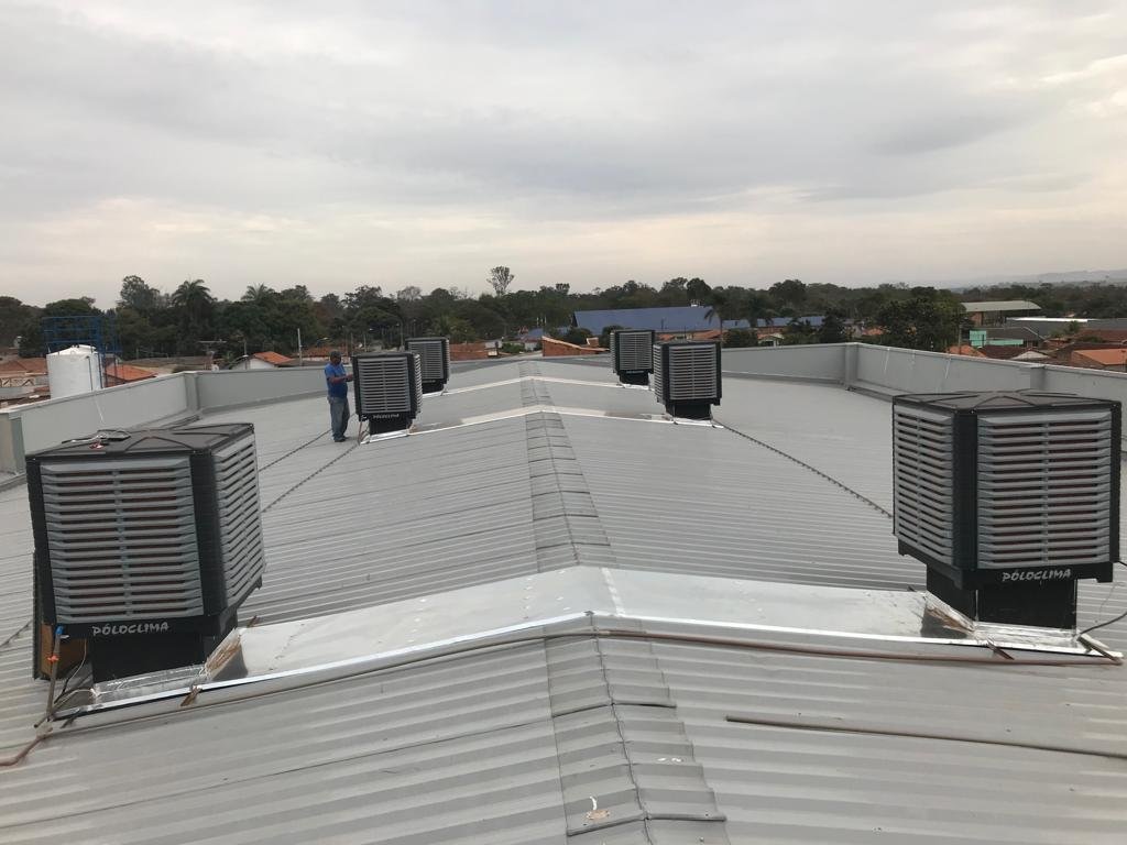 Climatizador evaporativo instalado em telhado